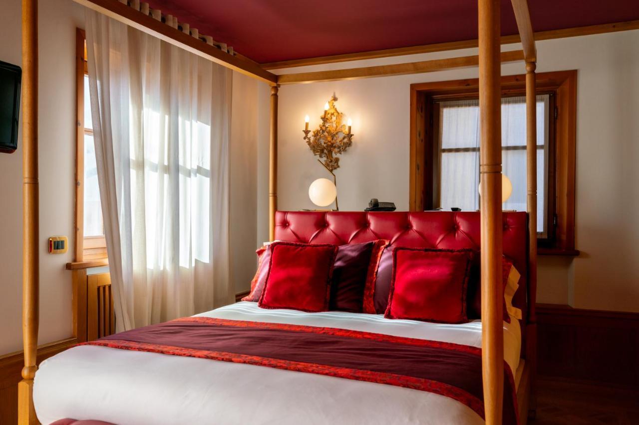 Ambra Cortina Luxury&Fashion Hotel Cortina dʼAmpezzo Exterior foto