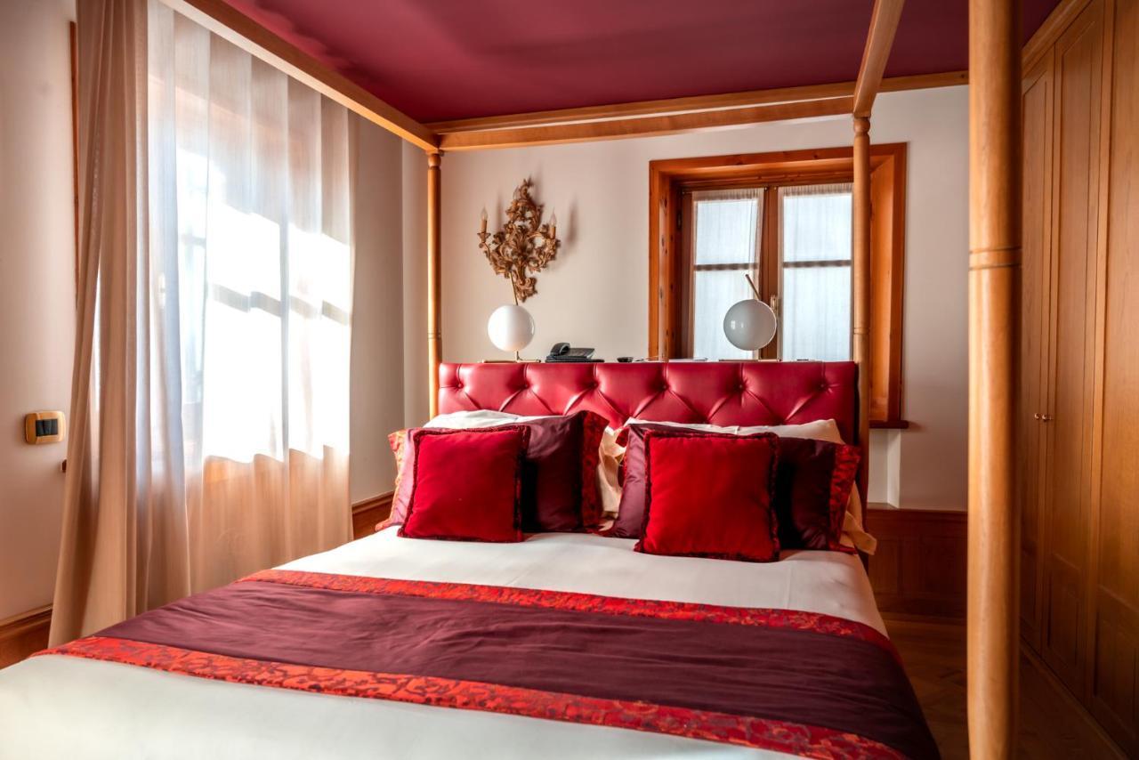 Ambra Cortina Luxury&Fashion Hotel Cortina dʼAmpezzo Exterior foto